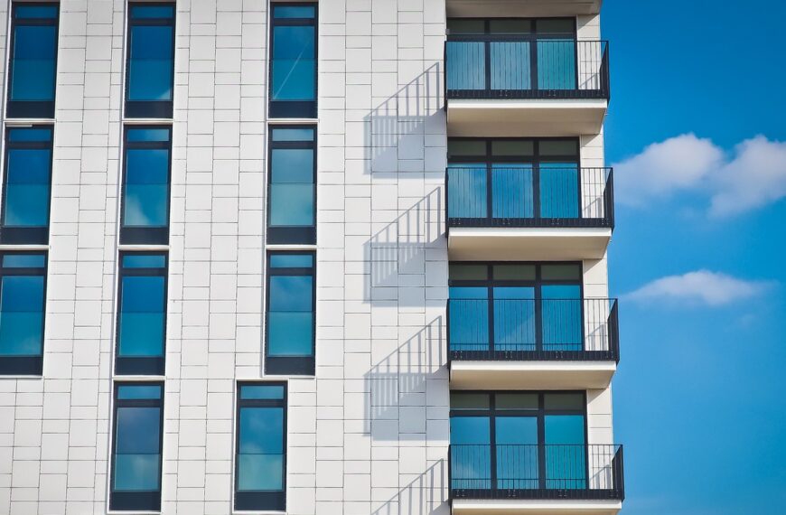 Czy fotowoltaika na balkonie się opłaca? Analiza kosztów i ograniczeń